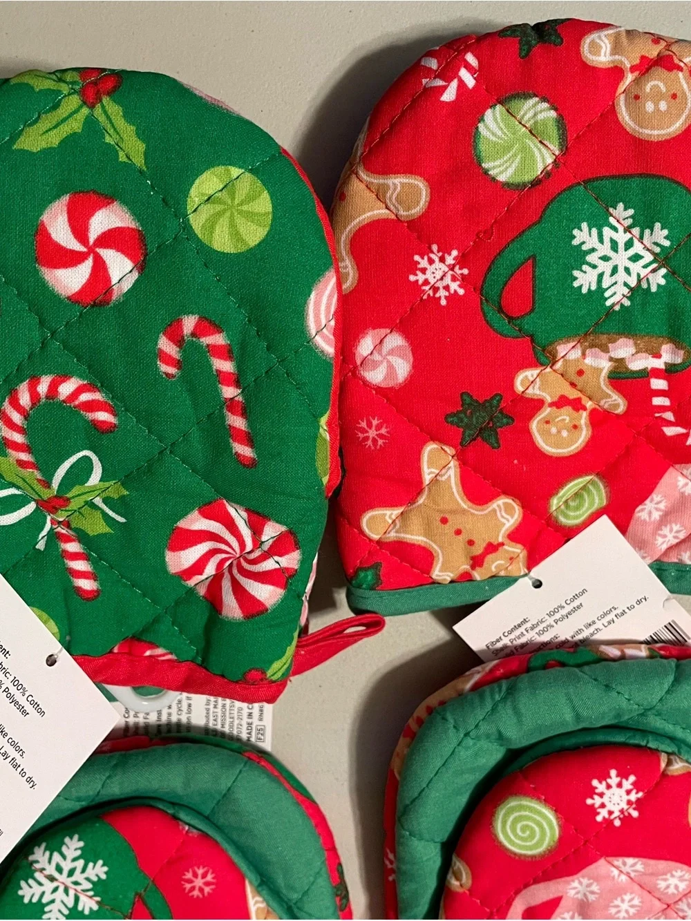 Holiday Oven Mitts Potholders - Red & Green Christmas Print New Bundle 6ct